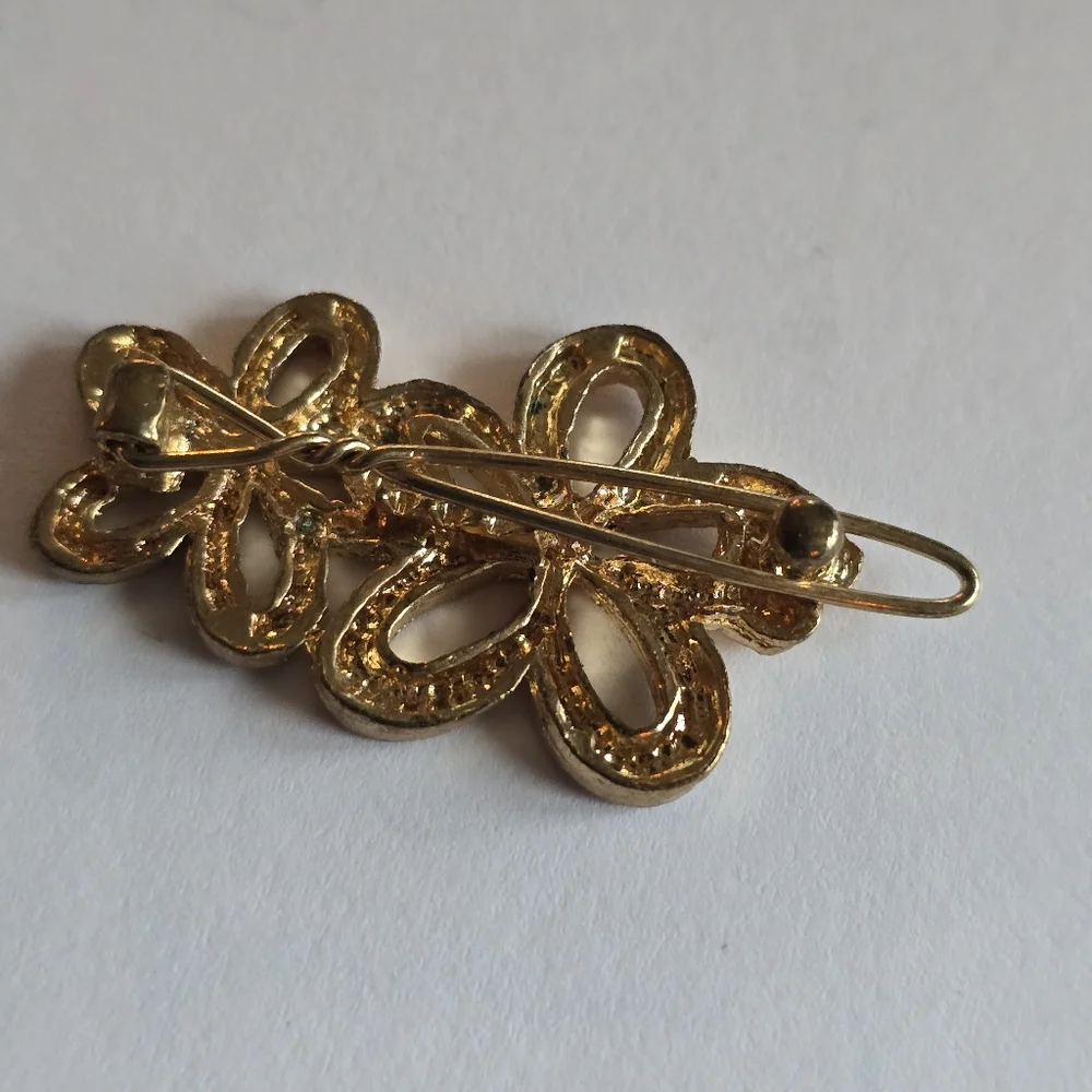 Flower hair clip barrette floral gold tone daisy accessory garden